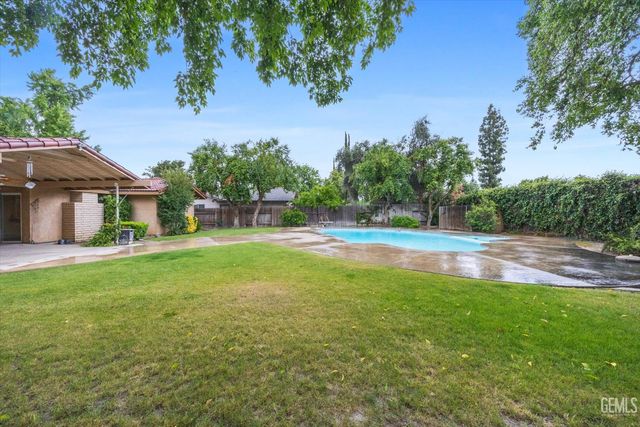 6605 Greensward Way, Bakersfield, CA 93309