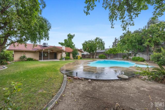 6605 Greensward Way, Bakersfield, CA 93309