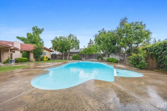 6605 Greensward Way, Bakersfield, CA 93309