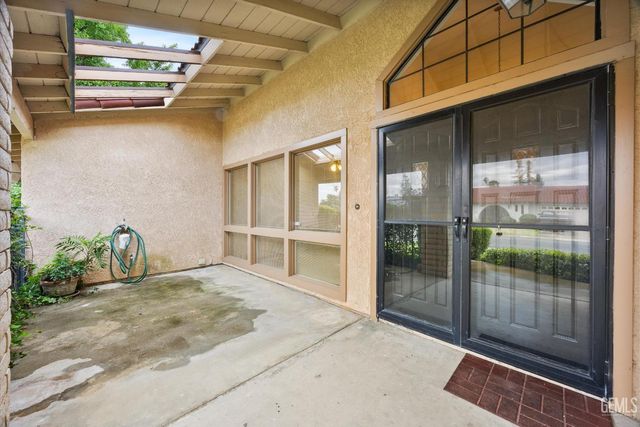6605 Greensward Way, Bakersfield, CA 93309