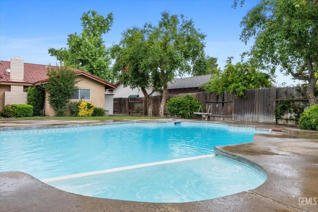 6605 Greensward Way, Bakersfield, CA 93309