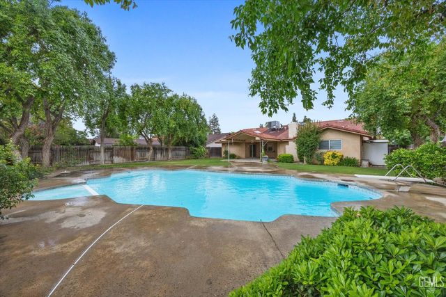 6605 Greensward Way, Bakersfield, CA 93309