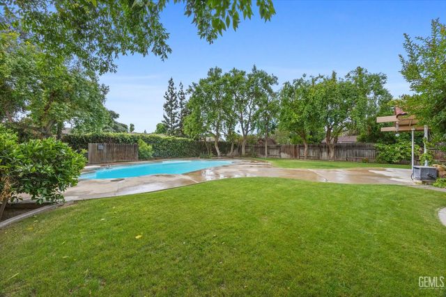 6605 Greensward Way, Bakersfield, CA 93309