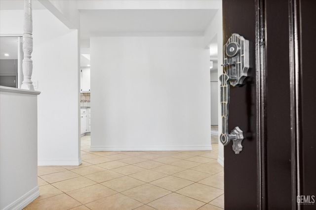 6605 Greensward Way, Bakersfield, CA 93309