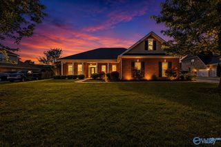 7004 Oak Creek Circle SE, Owens Cross Roads, AL 35763