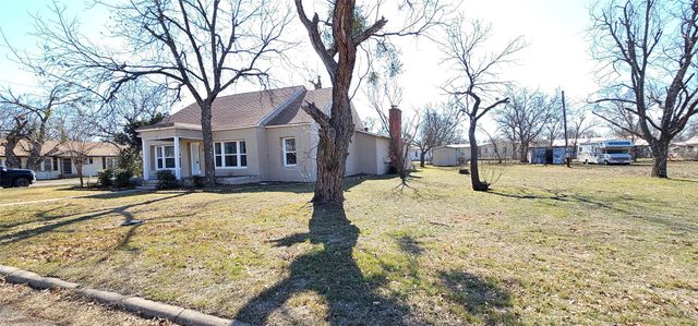 616 E 9th Street, Coleman, TX 76834