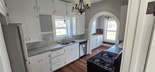 616 E 9th Street, Coleman, TX 76834