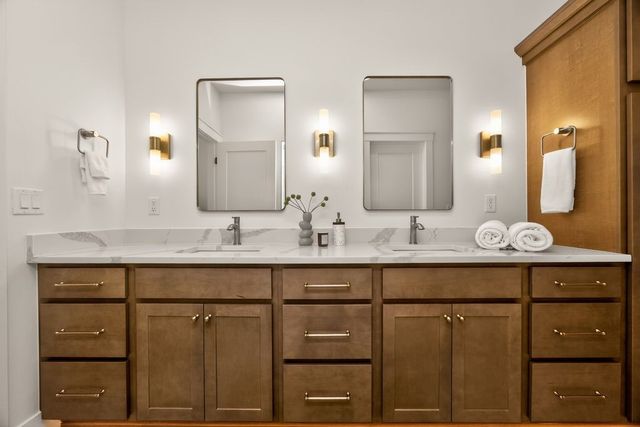 16212 Ironwood Lane, Urbandale, IA 50323