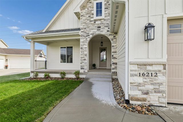 16212 Ironwood Lane, Urbandale, IA 50323