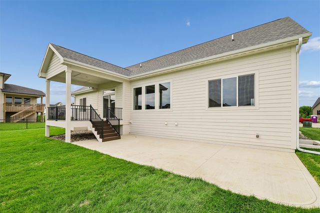 16212 Ironwood Lane, Urbandale, IA 50323