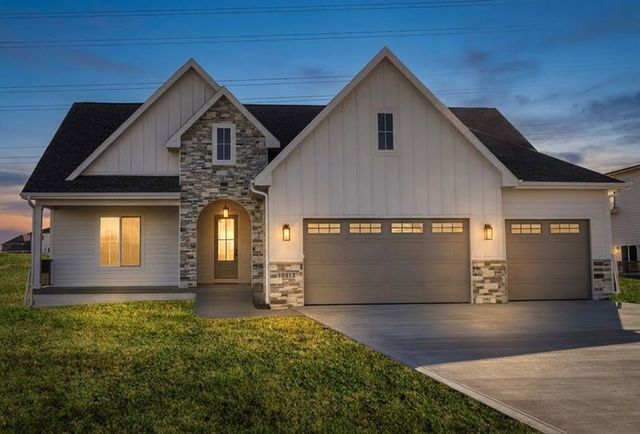 16212 Ironwood Lane, Urbandale, IA 50323