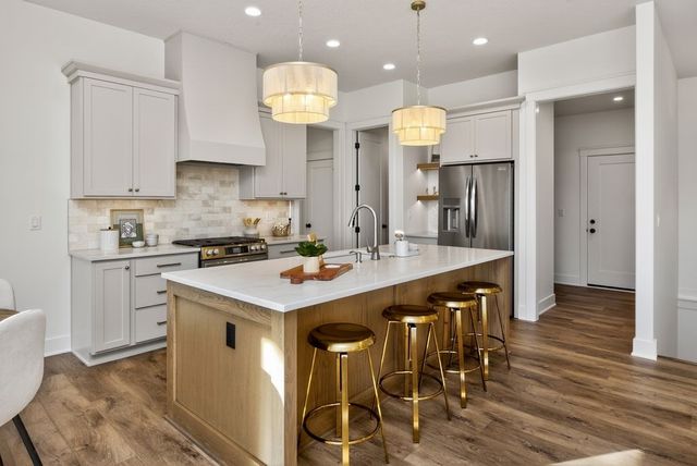 16212 Ironwood Lane, Urbandale, IA 50323