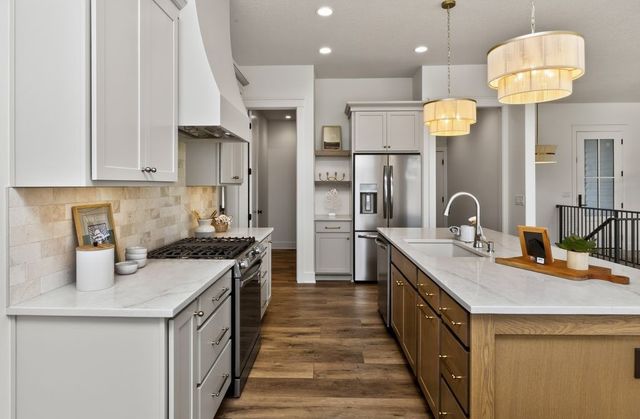16212 Ironwood Lane, Urbandale, IA 50323
