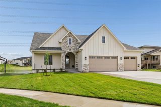 16212 Ironwood Lane, Urbandale, IA 50323
