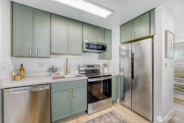 98056 768 Dayton Avenue NE, Renton, WA 98056