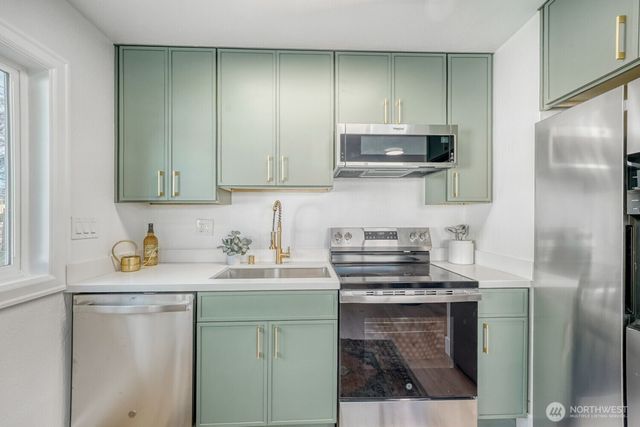 98056 768 Dayton Avenue NE, Renton, WA 98056