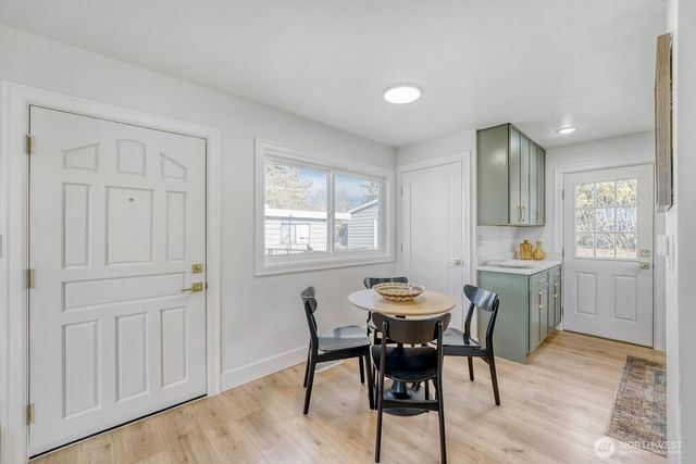 98056 768 Dayton Avenue NE, Renton, WA 98056