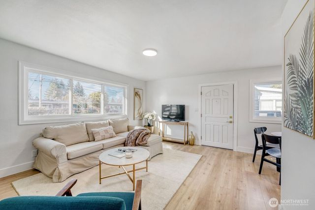 98056 768 Dayton Avenue NE, Renton, WA 98056