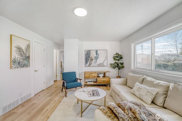 98056 768 Dayton Avenue NE, Renton, WA 98056