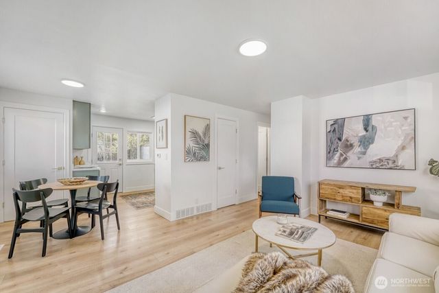 98056 768 Dayton Avenue NE, Renton, WA 98056