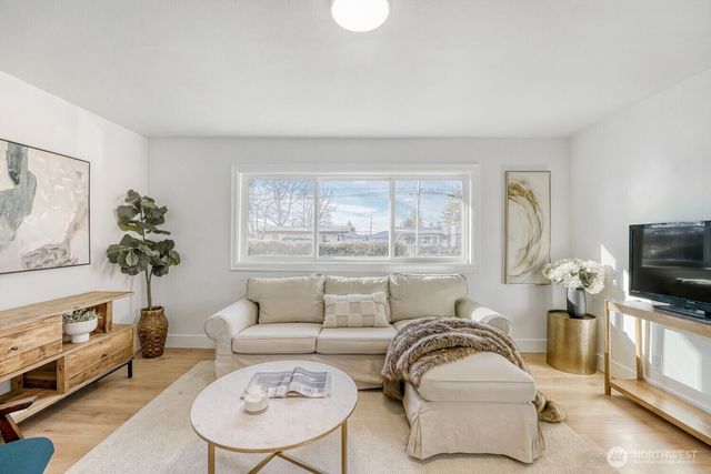 98056 768 Dayton Avenue NE, Renton, WA 98056