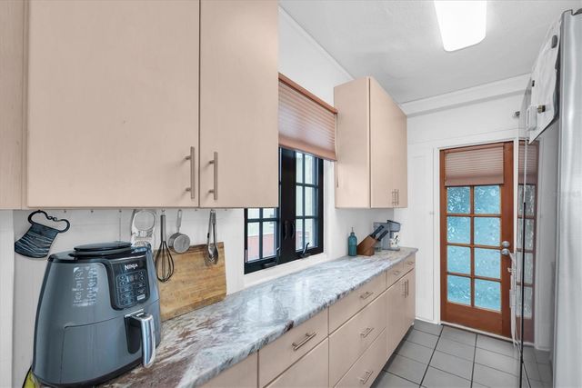 130 4TH AVENUE N 201, St Petersburg, FL 33701