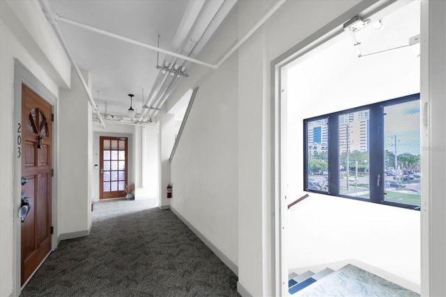 130 4TH AVENUE N 201, St Petersburg, FL 33701