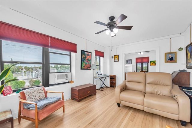 130 4TH AVENUE N 201, St Petersburg, FL 33701