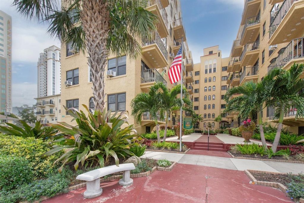 130 4TH AVENUE N 201, St Petersburg, FL 33701