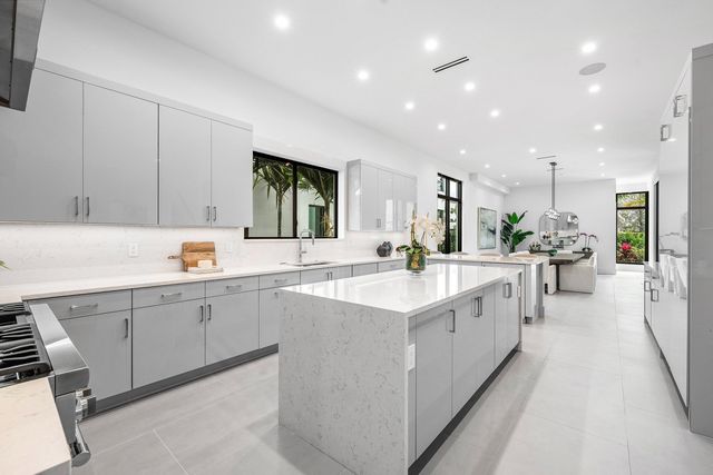 16725 Mosaic Place, Delray Beach, FL 33446