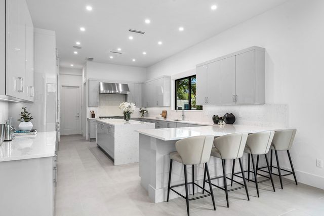 16725 Mosaic Place, Delray Beach, FL 33446