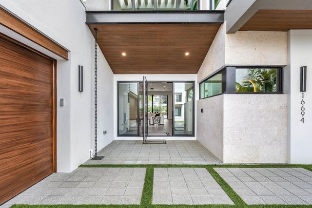 16725 Mosaic Place, Delray Beach, FL 33446