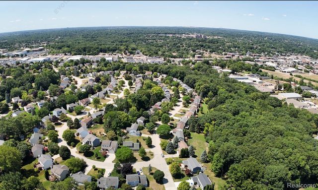 552 Whitney Drive, Rochester Hills, MI 48307