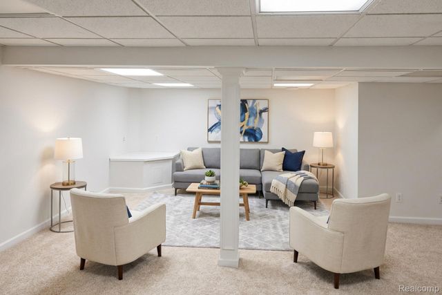 552 Whitney Drive, Rochester Hills, MI 48307