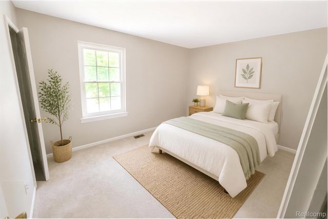 552 Whitney Drive, Rochester Hills, MI 48307