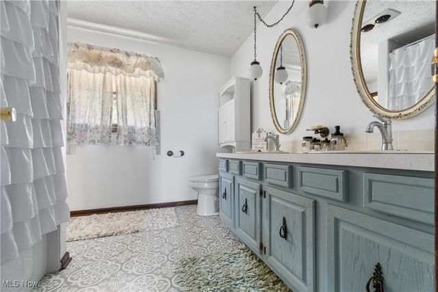 6869 Shepler Church Avenue SW, Navarre, OH 44662