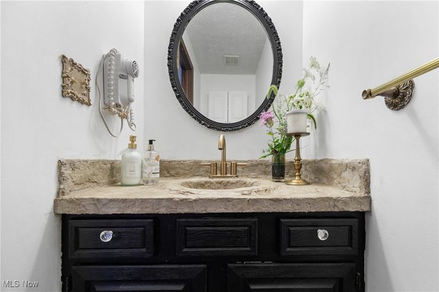 6869 Shepler Church Avenue SW, Navarre, OH 44662