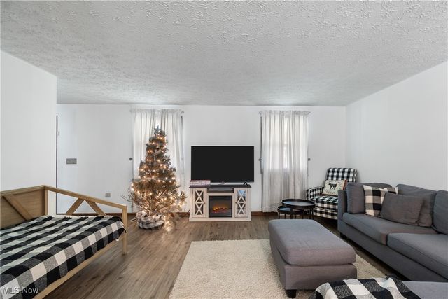 6869 Shepler Church Avenue SW, Navarre, OH 44662