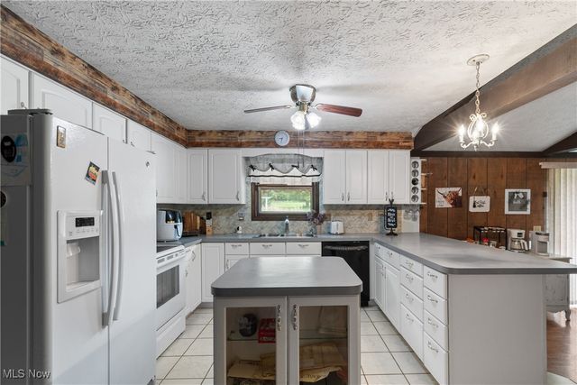 6869 Shepler Church Avenue SW, Navarre, OH 44662