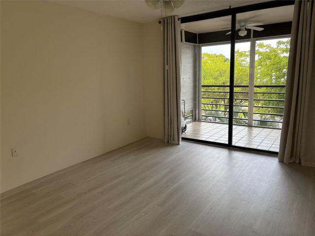 1100 SAINT CHARLES Place 313, Pembroke Pines, FL 33026