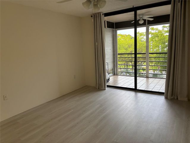 1100 SAINT CHARLES Place 313, Pembroke Pines, FL 33026