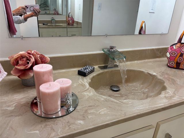 1100 SAINT CHARLES Place 313, Pembroke Pines, FL 33026
