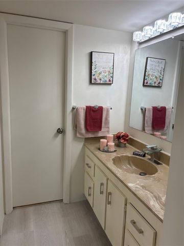 1100 SAINT CHARLES Place 313, Pembroke Pines, FL 33026