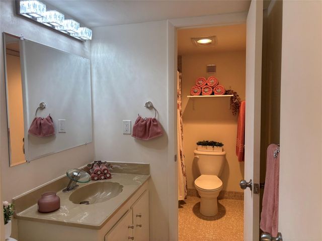 1100 SAINT CHARLES Place 313, Pembroke Pines, FL 33026