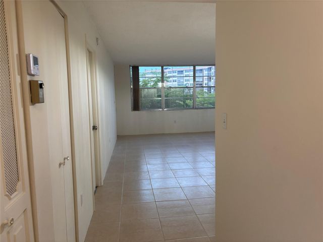 1100 SAINT CHARLES Place 313, Pembroke Pines, FL 33026