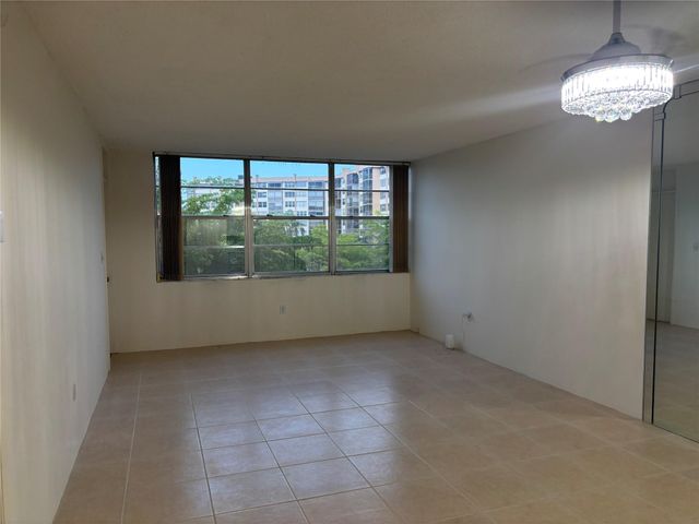 1100 SAINT CHARLES Place 313, Pembroke Pines, FL 33026