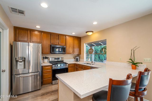 6075 Fremont Circle, Camarillo, CA 93012