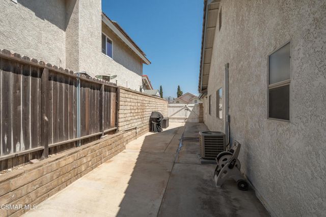 6075 Fremont Circle, Camarillo, CA 93012