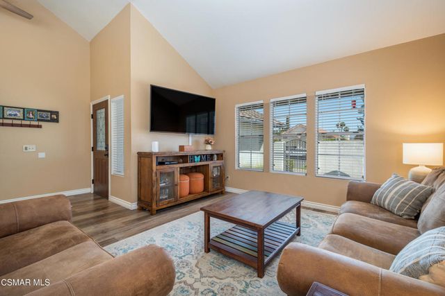 6075 Fremont Circle, Camarillo, CA 93012