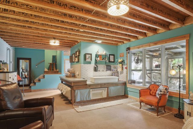 21085 ABBEY Road, Council Bluffs, IA 51503